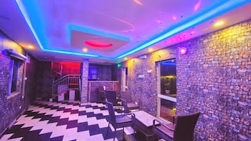 Poolside bar