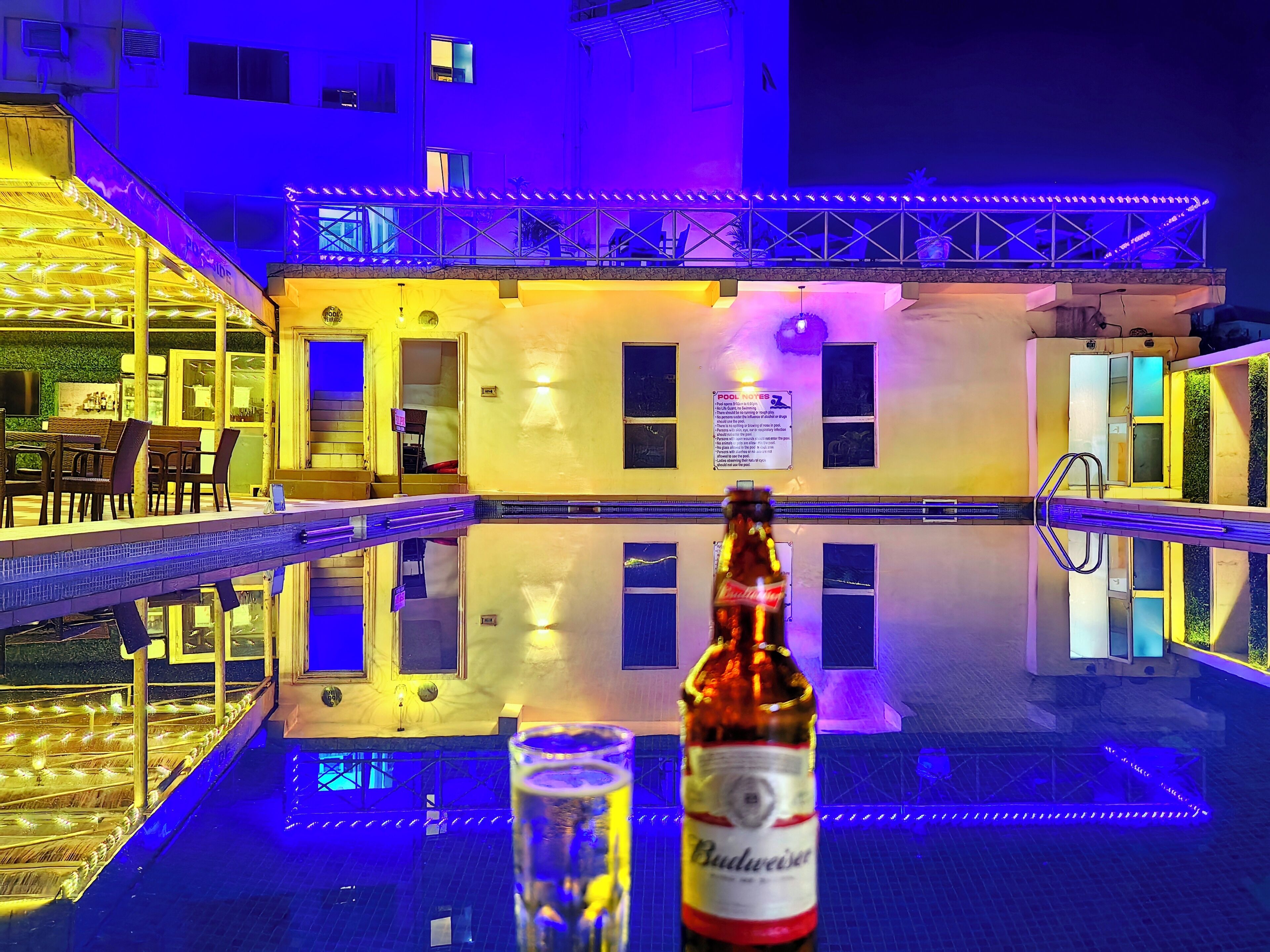 3 bars/lounges, 4 swim-up bars, 3 poolside bars