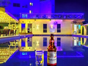 3 bars/lounges, 4 swim-up bars, 3 poolside bars - Aotel Hotel Lagos Ikeja (Lagos)