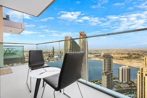 Property grounds - Luxury 2BR | Creek Harbour Views Balcony Pool Gym Walk to Attractions (Dubai)