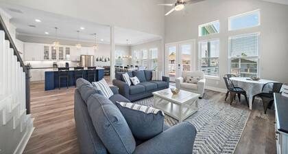 Waterfront Escape w/ Pool, Boat Dock & Great Views