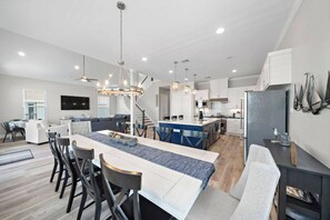 Dining - Waterfront Escape w/ Pool, Boat Dock & Great Views (Jamaica Beach)