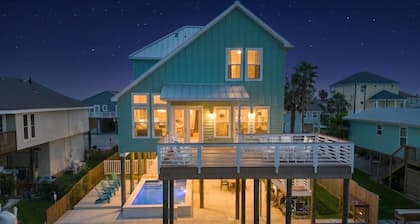 Waterfront Escape w/ Pool, Boat Dock & Great Views