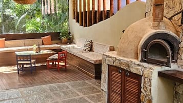 32-inch TV with digital channels