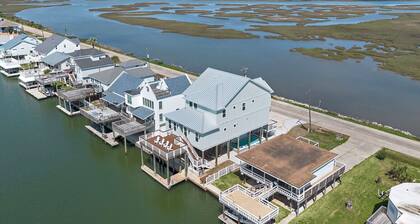 Luxury Waterfront Getaway with Pool + Boat Access