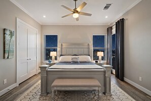 6 habitaciones, tabla de planchar con plancha y cuna de viaje