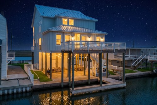 Luxury Waterfront Getaway with Pool + Boat Access