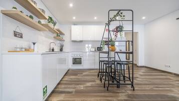 Fridge, microwave, oven, stovetop