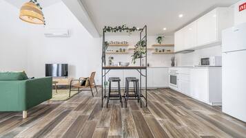 Duplex apartment with terrace | Private kitchen | Fridge, microwave, oven, stovetop