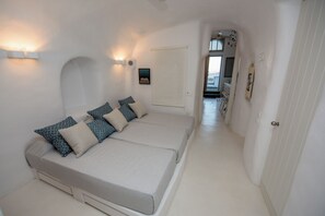 Deluxe Villa, 2 Bedrooms, Balcony, Sea View | 2 bedrooms, free WiFi - Cave Villa Valente (Santorini)