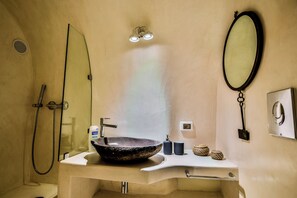 Deluxe Villa, 2 Bedrooms, Balcony, Sea View | Bathroom