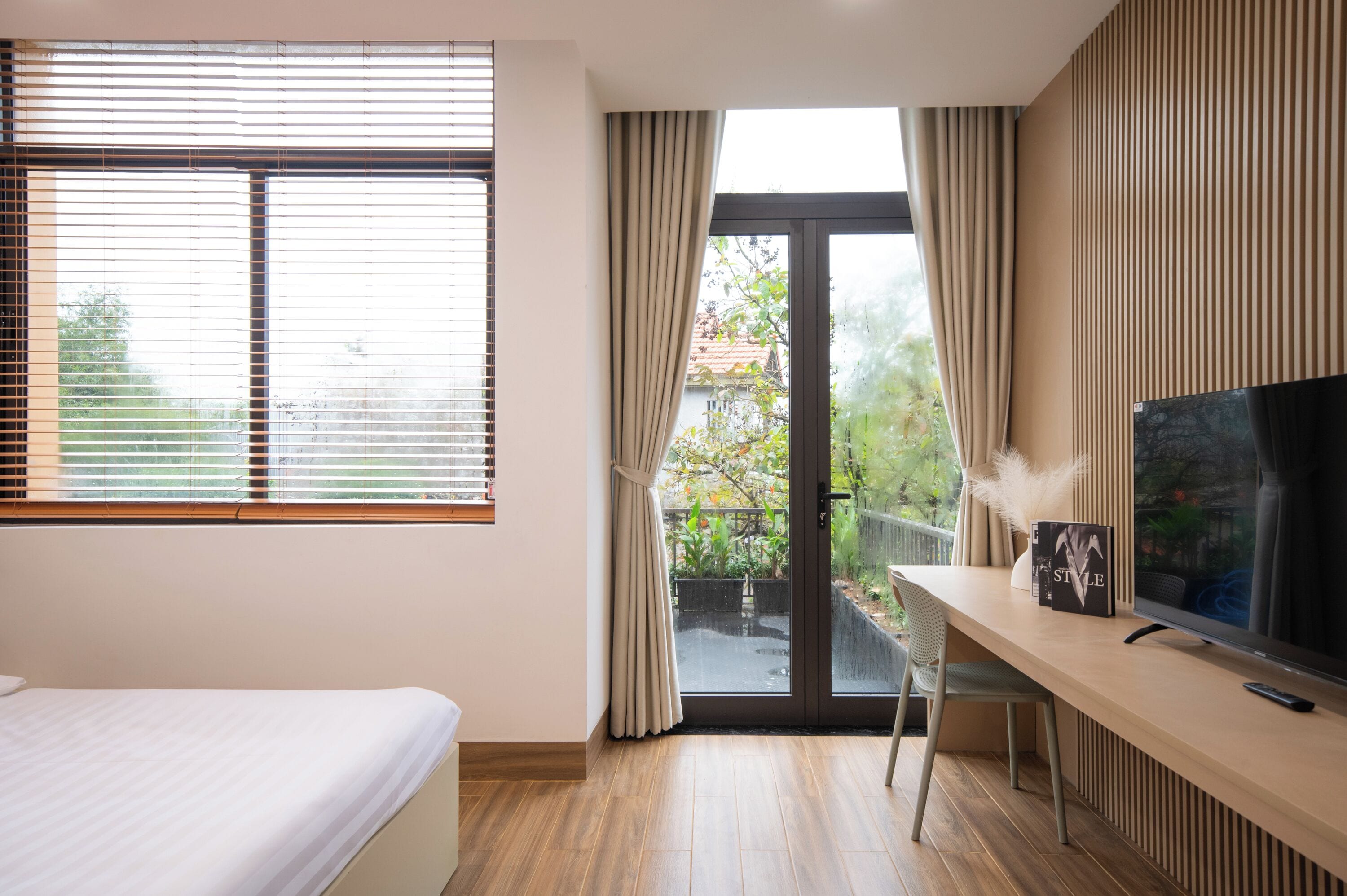 Suite, Balcony, City View | Desk, laptop workspace, iron/ironing board, free WiFi