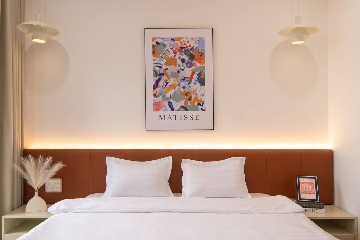 Suite, Balcony, City View | Desk, laptop workspace, iron/ironing board (on request), WiFi (free)