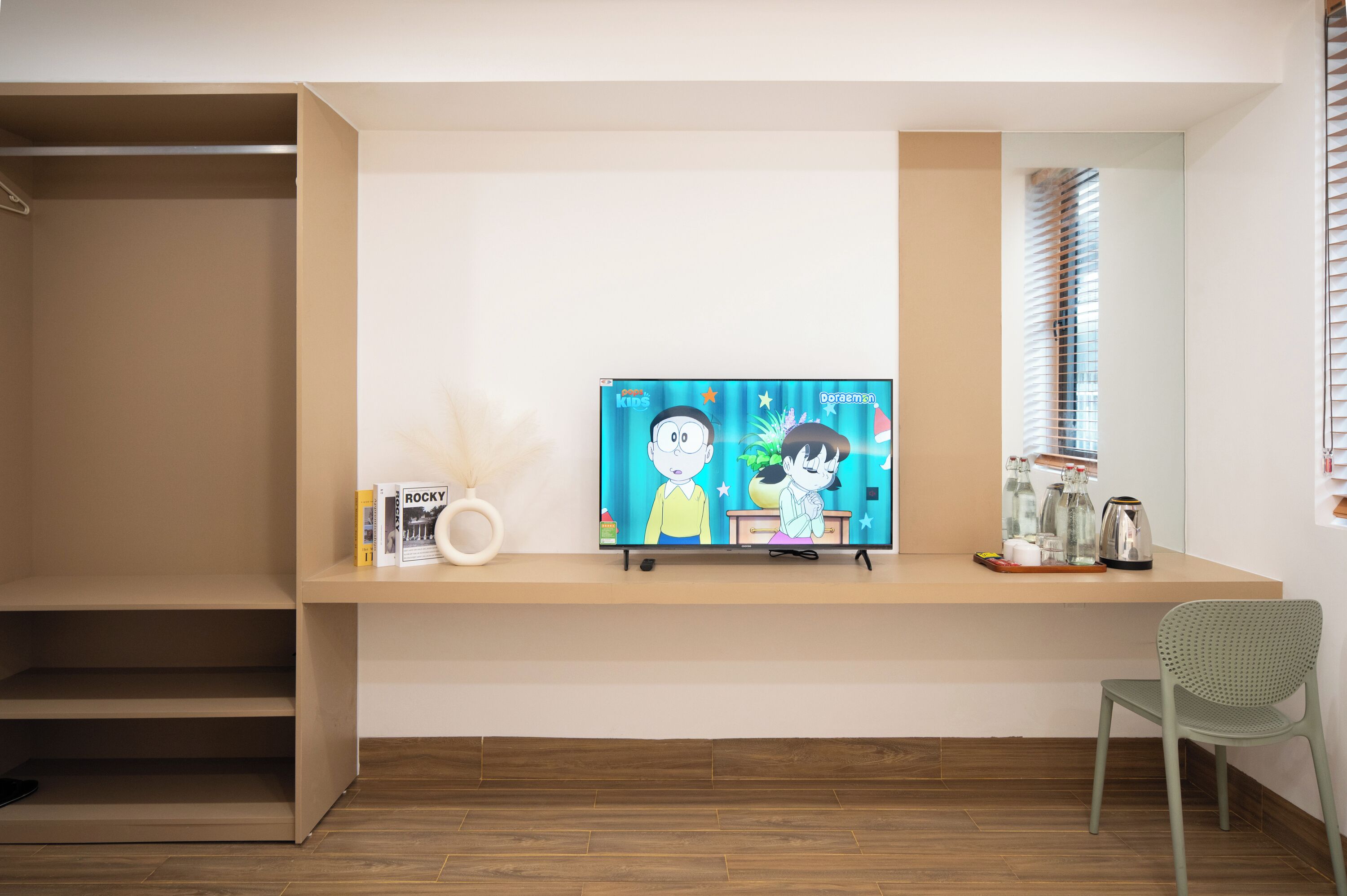 Habitación doble superior, vistas a la ciudad | Escritorio y espacio para trabajar con un portátil