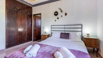 3 bedrooms, iron/ironing board, travel cot, WiFi