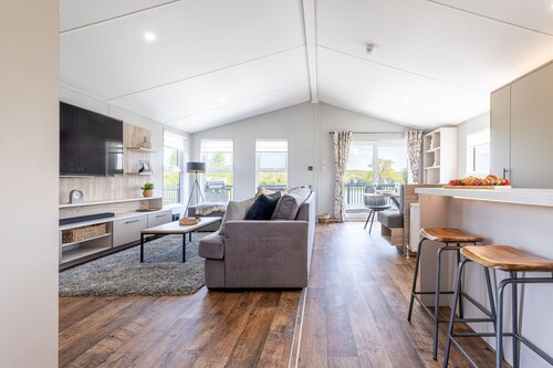 Tranquil Woodland Lodge Retreat in Lincolnshire