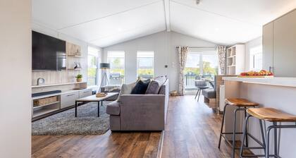 Tranquil Woodland Lodge Retreat in Lincolnshire