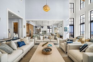 Smart-tv, eldstad, tv-spel och dvd-spelare