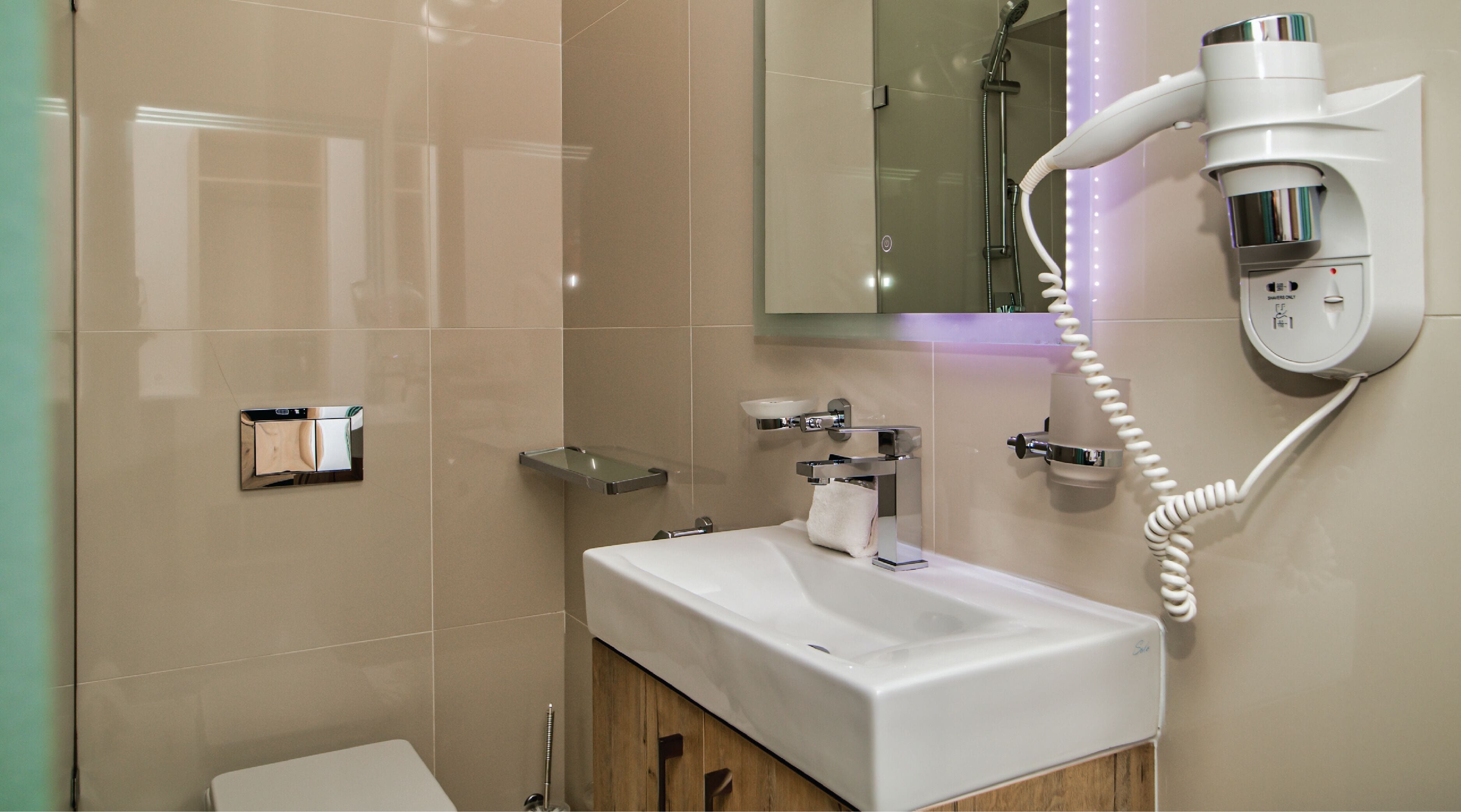 Photo - 9 On Barrack