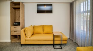 Deluxe-Doppelzimmer, Nichtraucher | Zimmersafe, Schreibtisch, laptopgeeigneter Arbeitsplatz