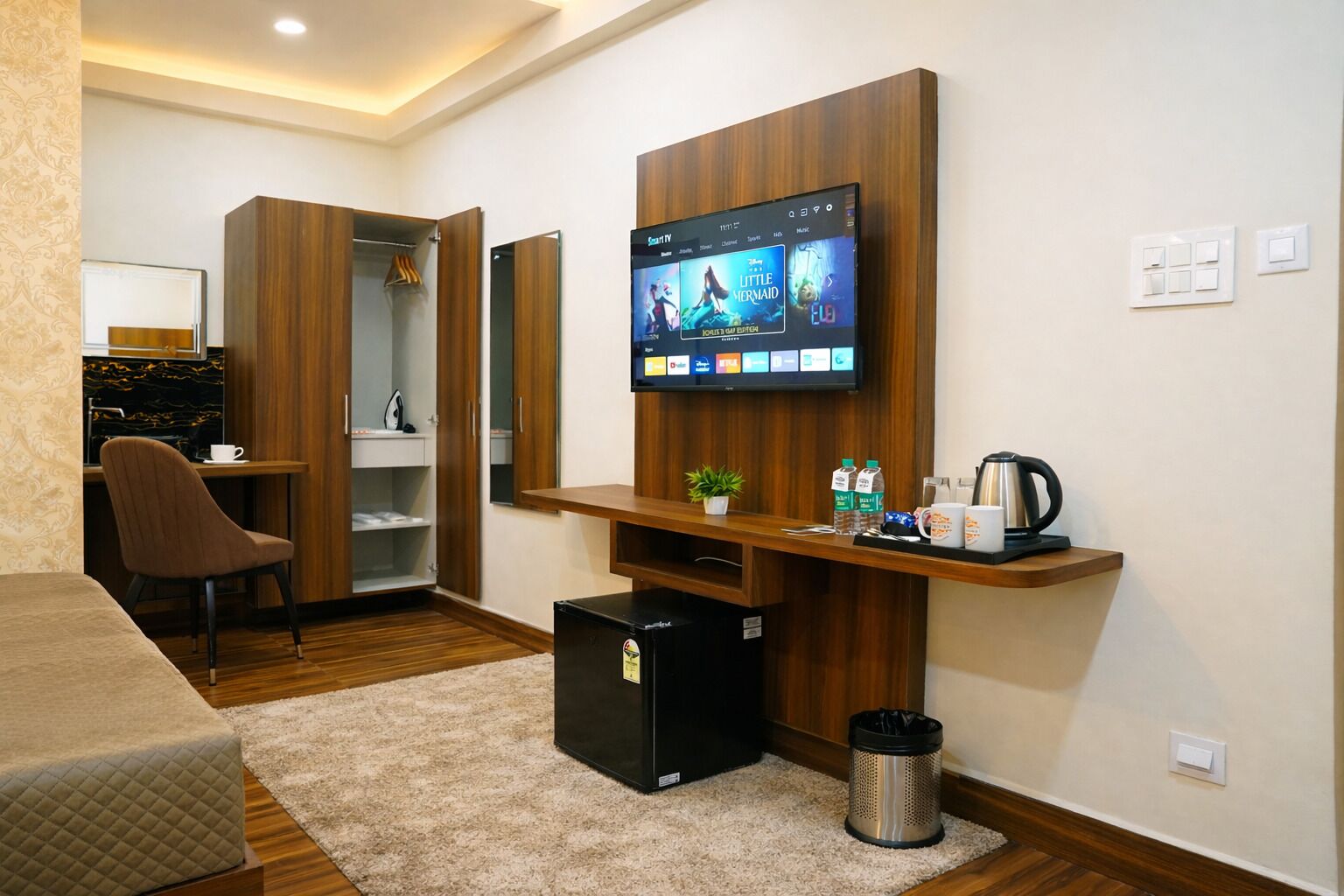 记忆海绵床垫、迷你吧、隔音、免费 WiFi