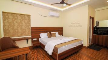 Deluxe | Memory-foam beds, minibar, soundproofing, free WiFi