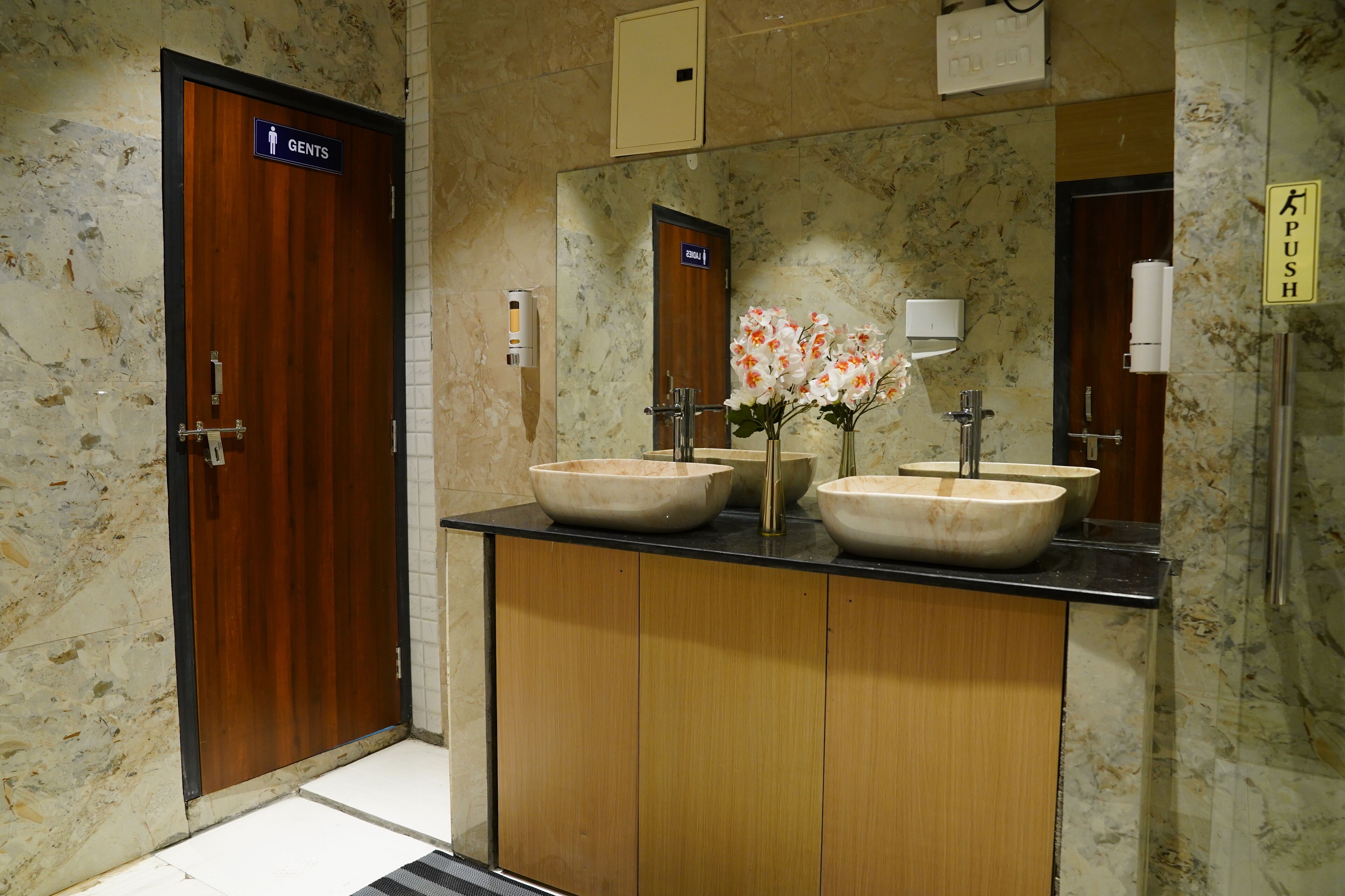 Foto - Grand Maalyasa Hotel and Suites