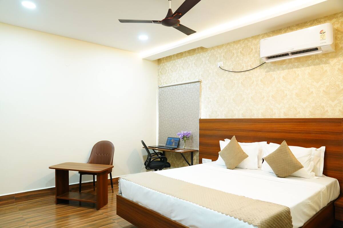 Memory-foam beds, minibar, soundproofing, free WiFi