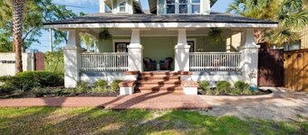 Charming 3-bedroom loft unit  with WiFi and AC in the Heart of San Marco