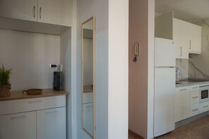 Fridge, microwave, coffee/tea maker, electric kettle