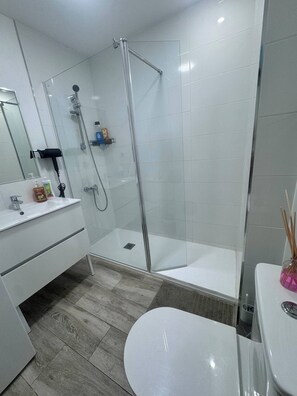 Dortoir partagé, 1 chambre | Salle de bain