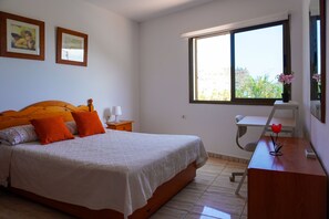 1 chambre, fer et planche Ă repasser, Wi-Fi gratuit, draps fournis