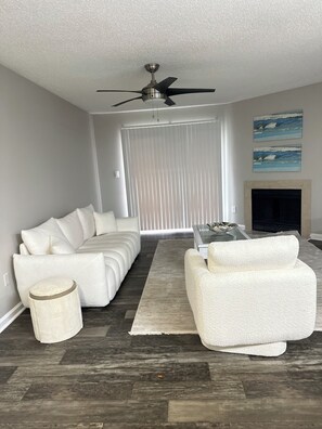 Smart TV - Chic 2-bedroom with fitness room, WiFi in delightful Marietta (Marietta)