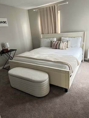 2 bedrooms, iron/ironing board, WiFi, bed sheets - Chic 2-bedroom with fitness room, WiFi in delightful Marietta (Marietta)