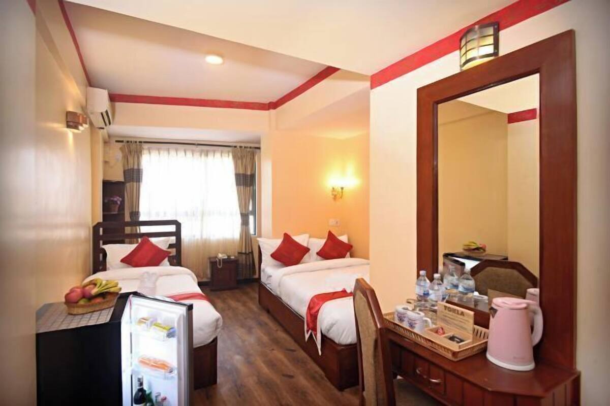 1 dormitori, escriptori i espai de treball apte per a portàtils