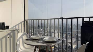 Studio | Blackout drapes, iron/ironing board, free WiFi, bed sheets