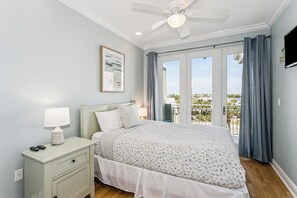 4 bedrooms, desk, iron/ironing board, free WiFi