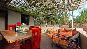 Terrace/patio - Entebbe Coffee Lodge (Entebbe)
