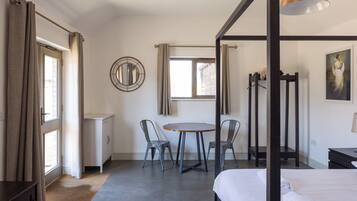 Iron/ironing board, travel crib, WiFi, bed sheets