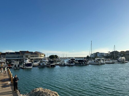 Near Coast - luxury Retreat (2 bdrm - 3bth)