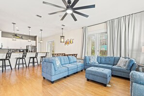 Smart TV - Beach House! Spacious 4BR Retreat, Steps to Beach, Gulf Views & Viewing Deck! (Panama City Beach)