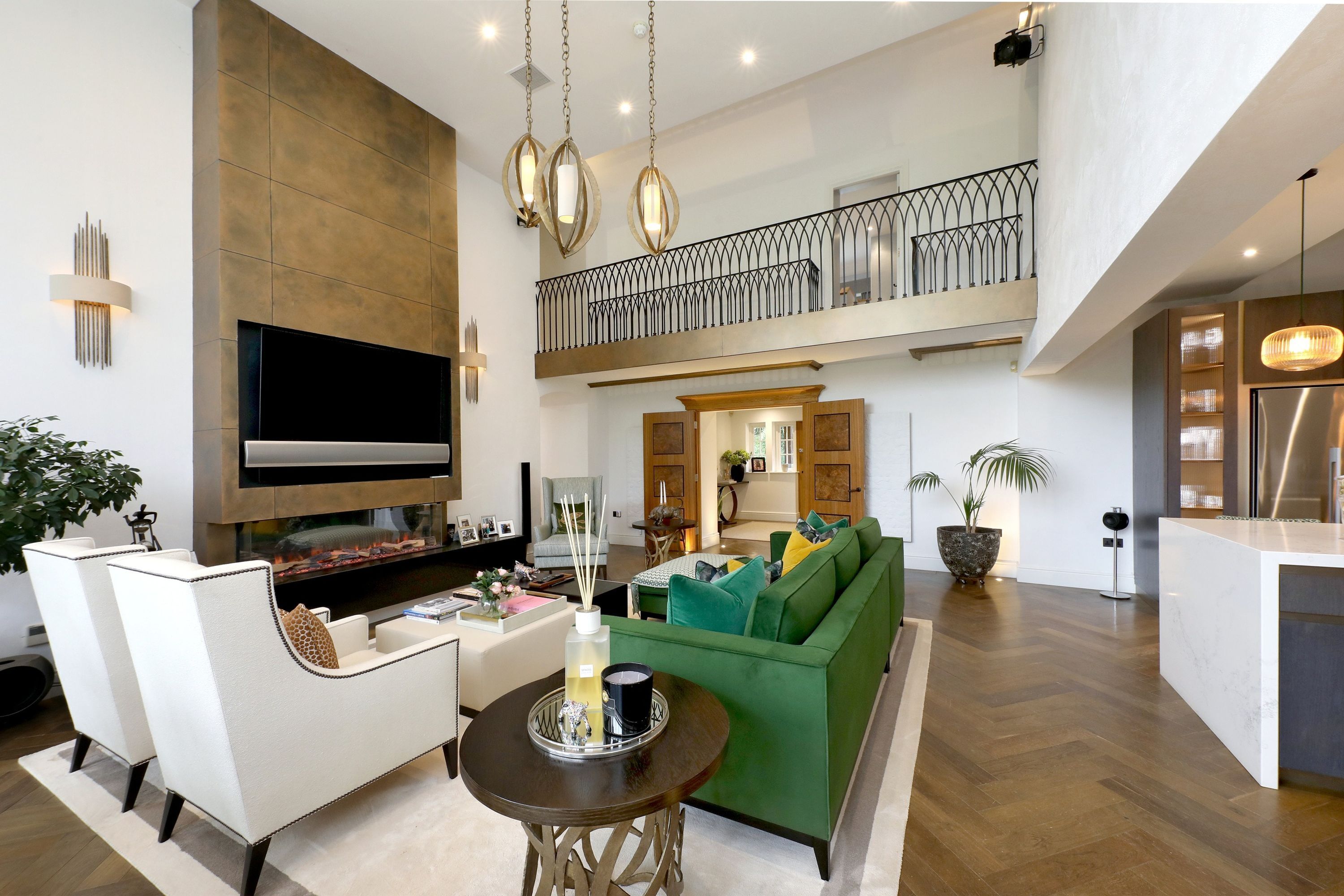 别墅 | 5 多间卧室、办公桌