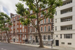Studio | 4 bedrooms, desk - Smart Stays Suites in Sloane Square (London)