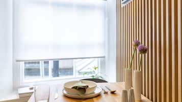 Studio | 4 bedrooms, desk