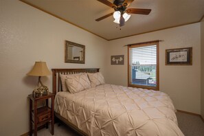3 bedrooms, iron/ironing board, free WiFi, bed sheets