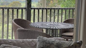 Deluxe House, Golf View | Living area