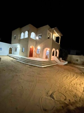 Exterior - Villa NOUSSA with swimming pool near the sea (Médenine Governorate)