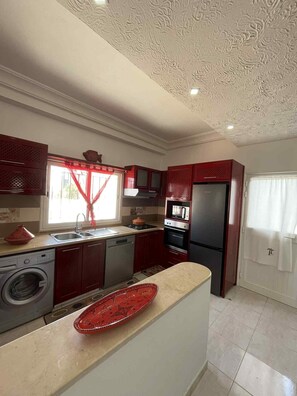 ميكروويف، فرن، موقد طهي مسطح، غسالة أطباق