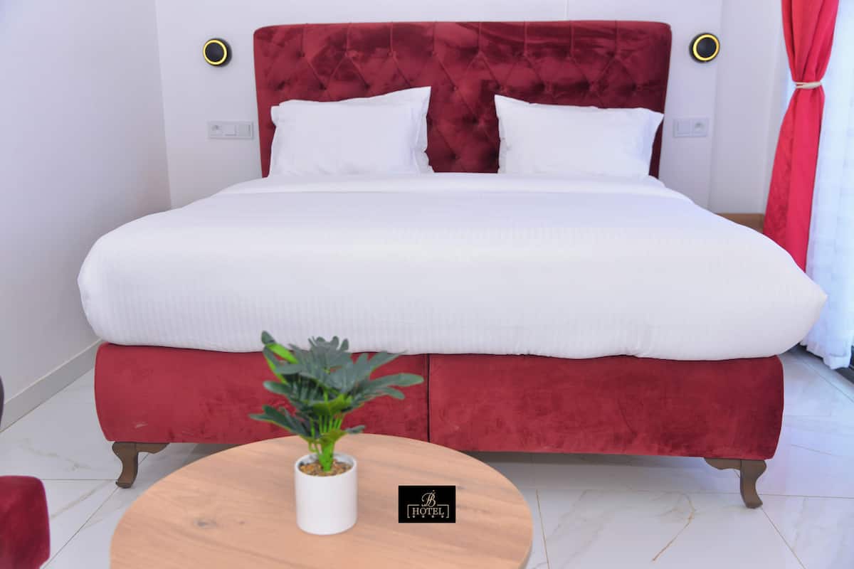 Daunenbettdecken, Tempur-Pedic-Betten, Zimmersafe, Schreibtisch