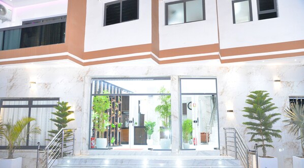 Property entrance - Bi Hotel SARL (Dakar)